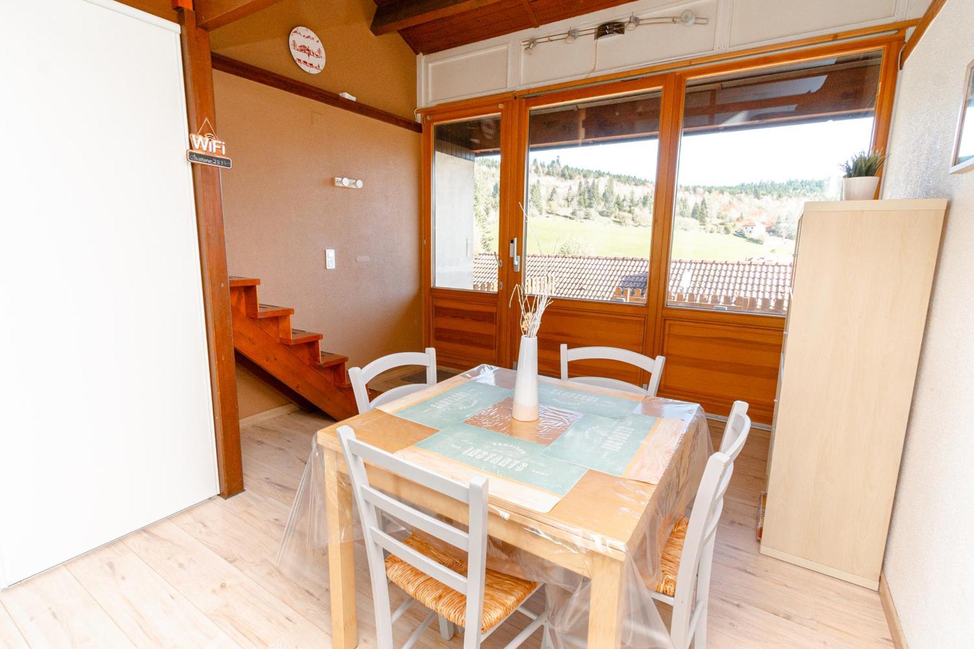 Terrasse Des Monts - Duplex Independant De Charme Lägenhet Les Hopitaux-Neufs Exteriör bild